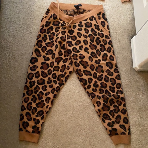 Leopard two piece - Picture 3 of 3